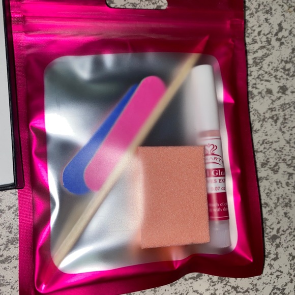 Pink press on nail set - Picture 4 of 4